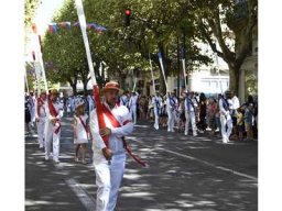 2022 08 défilé lourds Saint Louis