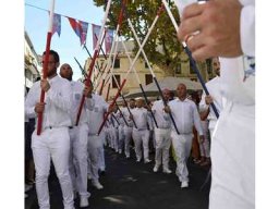 2022 08 défilé lourds Saint Louis